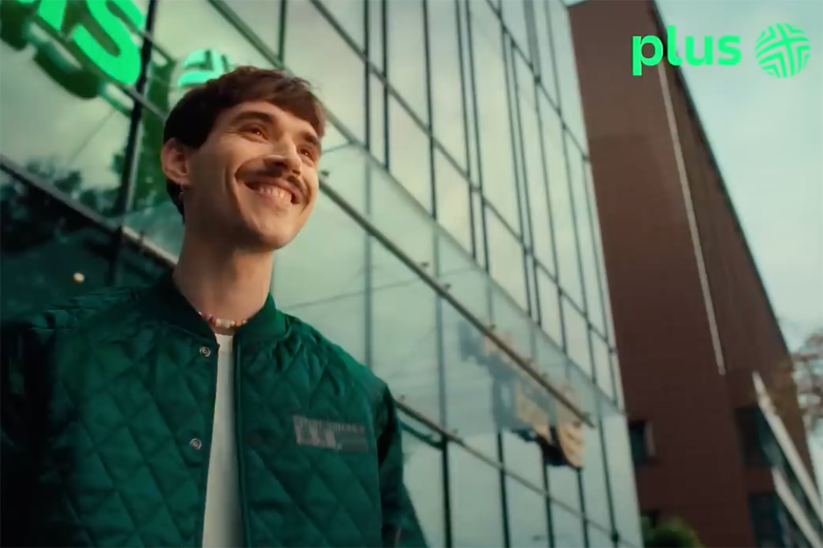 Barys in an iPhone commercial for Plus